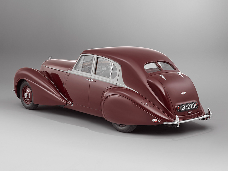 إحياء سيارة  BENTLEY CORNICHE الأسطورية من جديد